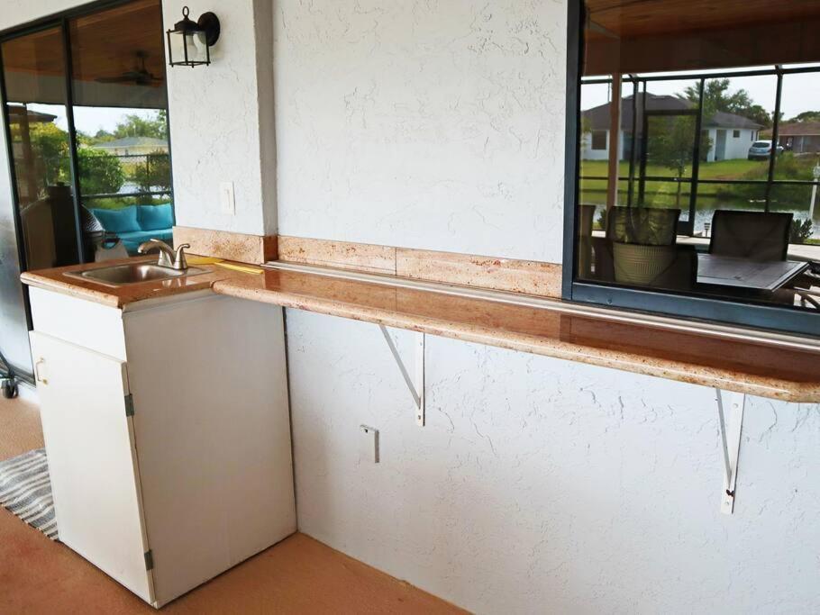 Cozy Retreat, Heated Pool, Water Canal, Bikes,3 Bedroom كيب كورال المظهر الخارجي الصورة